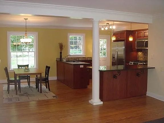 3rd image of 1305 Grandview Dr