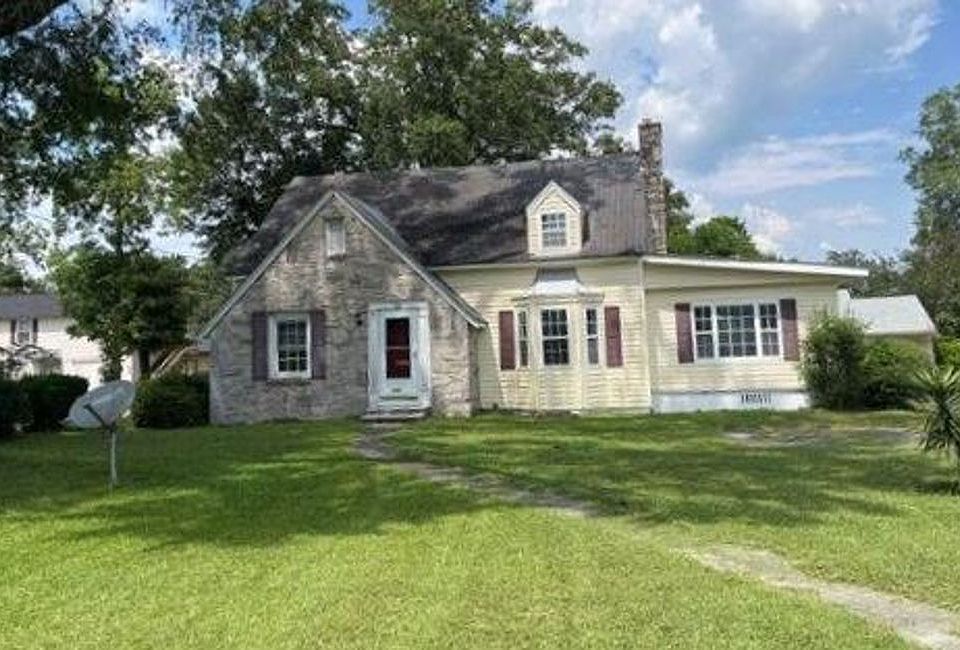 1st image of 1002 Iona St