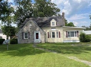 1002 Iona St, Fairmont, NC 28340