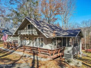 126 Grasshopper Ln, Greentown, PA 18426