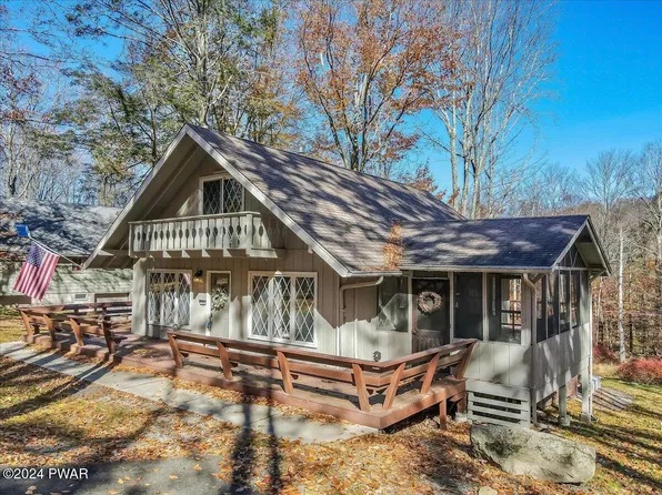 126 Grasshopper Ln, Greentown, PA 18426