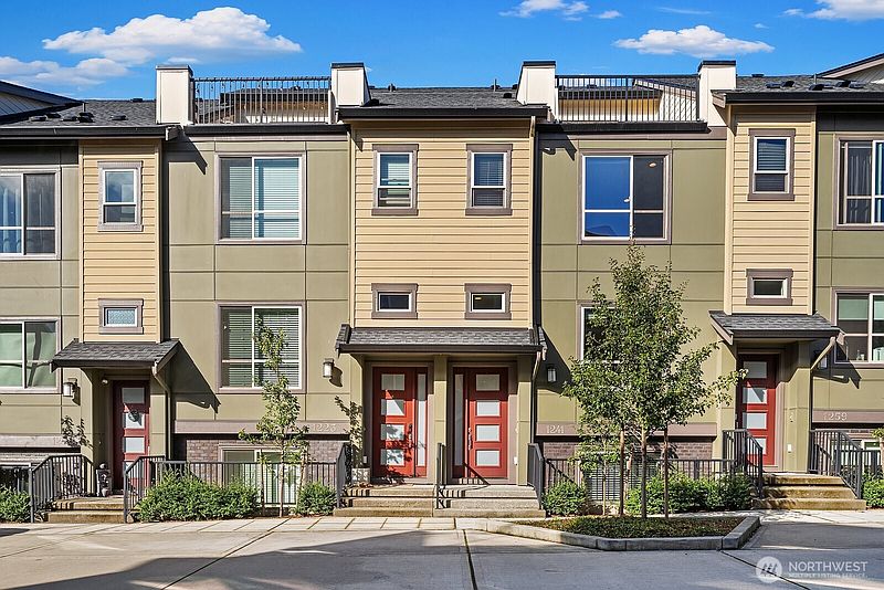 2nd image of 1241 7th Avenue NE