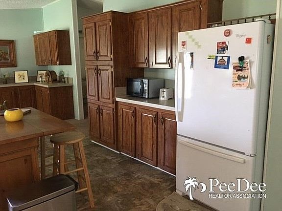 Enormous kitchen. All appliances remain