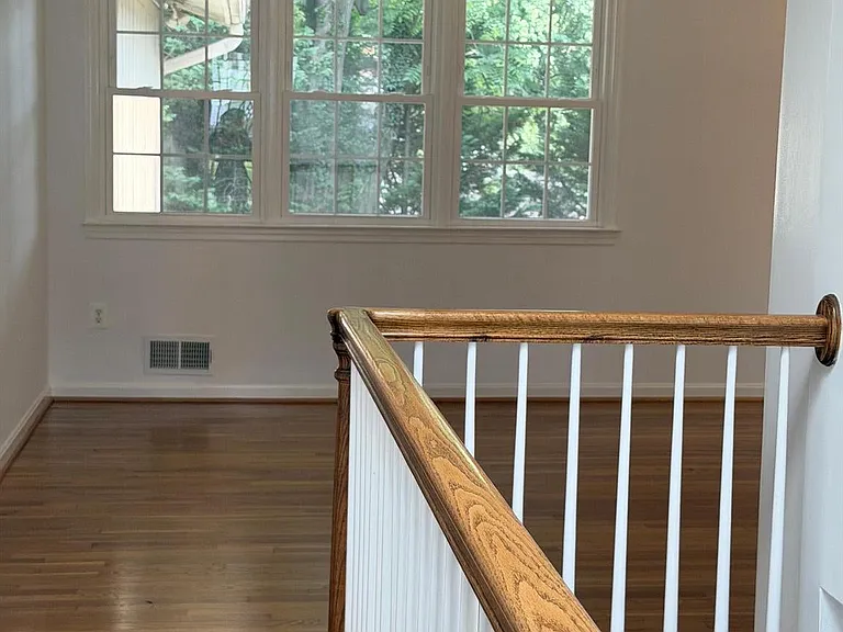 1329 Gresham Rd — Photo 9