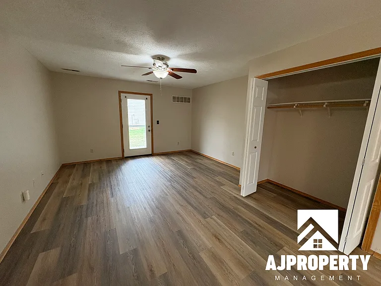 925 S Newcomb Ave #18 — Photo 2
