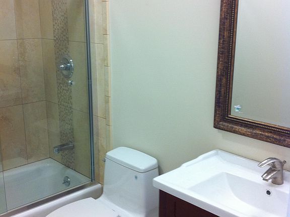 5th image of 2426 Taraval St
