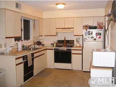 4th image of 671 Ellicott Ave #3C
