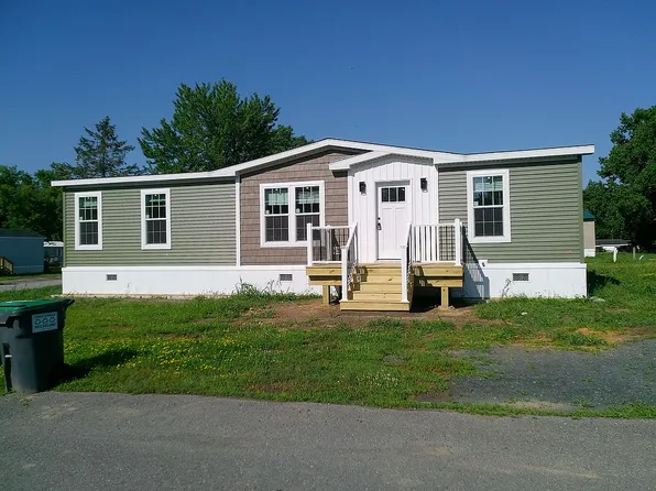 28 Oak Ln, Stillwater, NY 12170