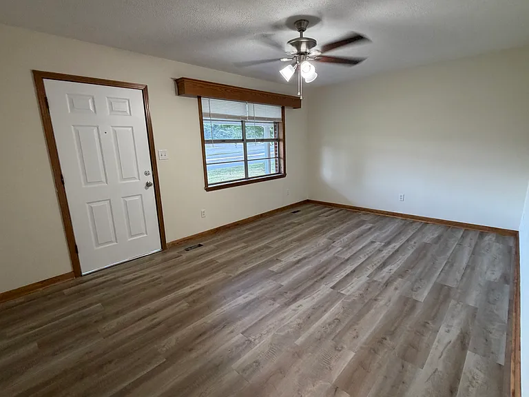 803 N Main St — Photo 5