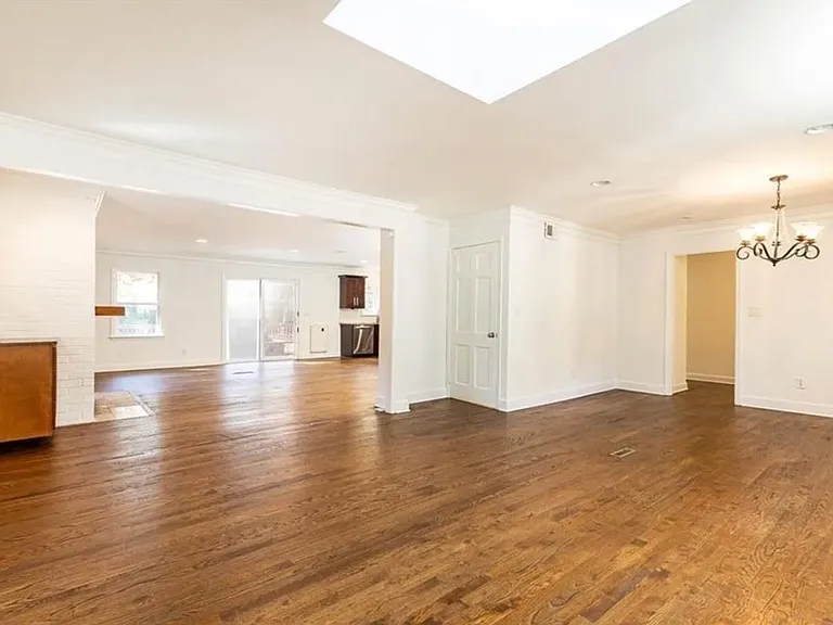 2580 Hawthorne Dr — Photo 18