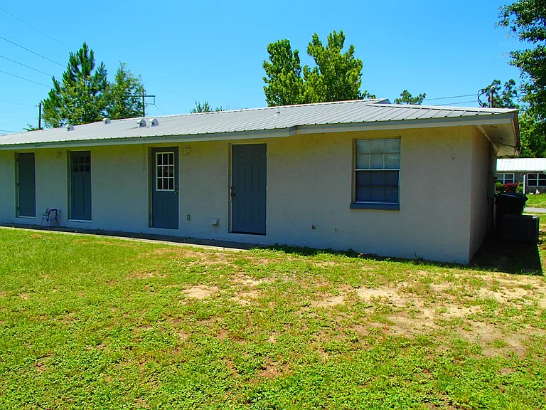 925 Bradford Cir — Photo 4