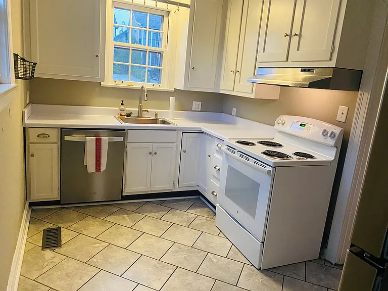 2107 Sunset Pl — Photo 5