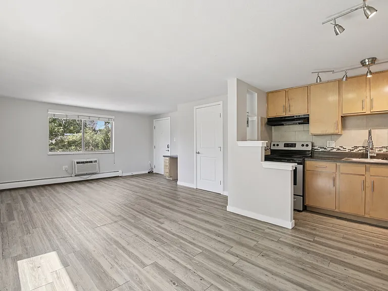 410 Delaware St — Photo 14
