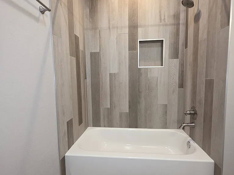 Main bath tub