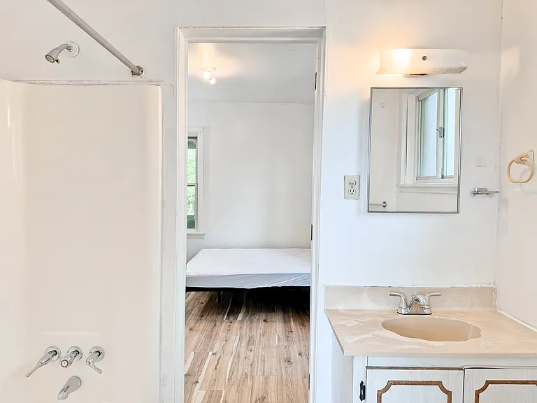 5737 Hobart St #6 — Photo 10