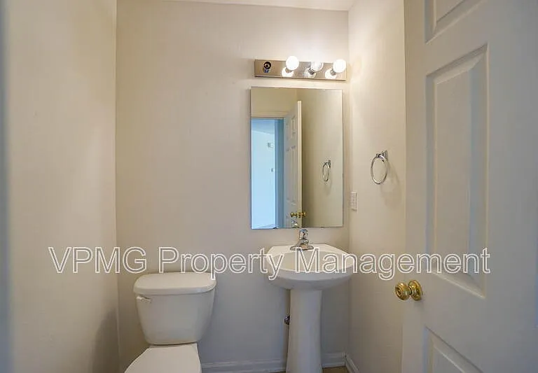 2214 NW 7th St — Photo 4