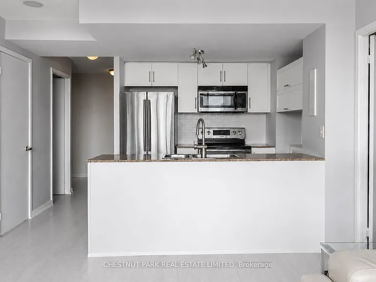 15 Fort York Blvd #710 — Photo 7