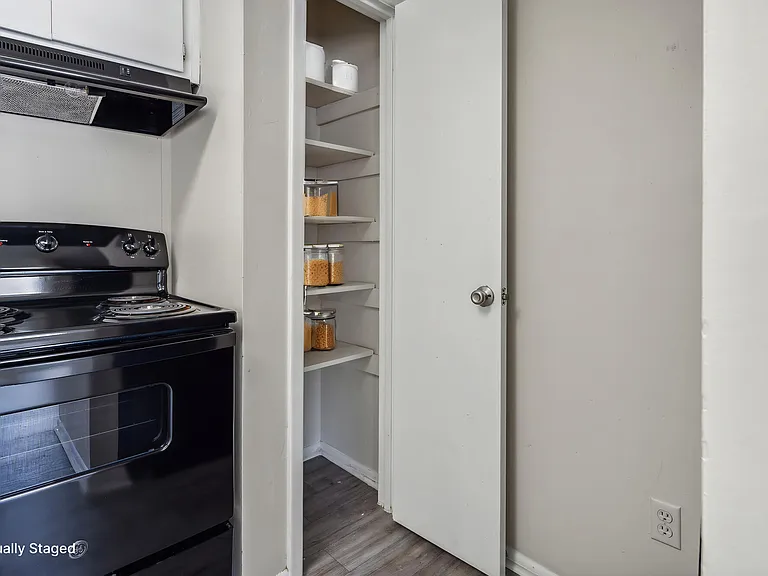 Springtree Apartments — Photo 7