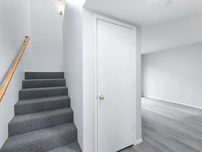 4825 N Robert Rd — Photo 16