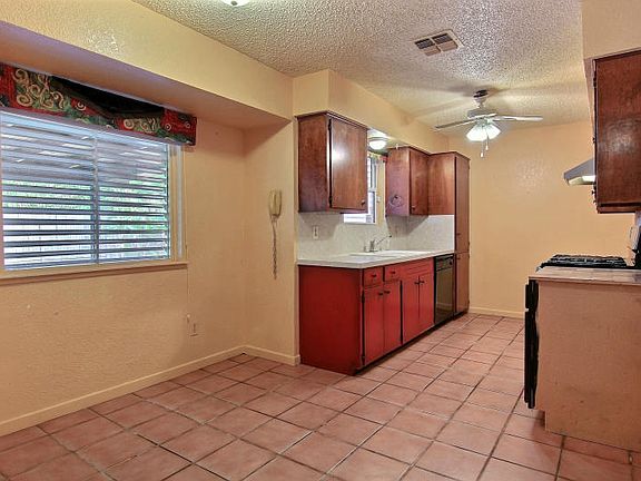 4th image of 1729 Star Cove Dr