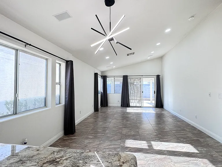 8378 Cool Creek Ave — Photo 2
