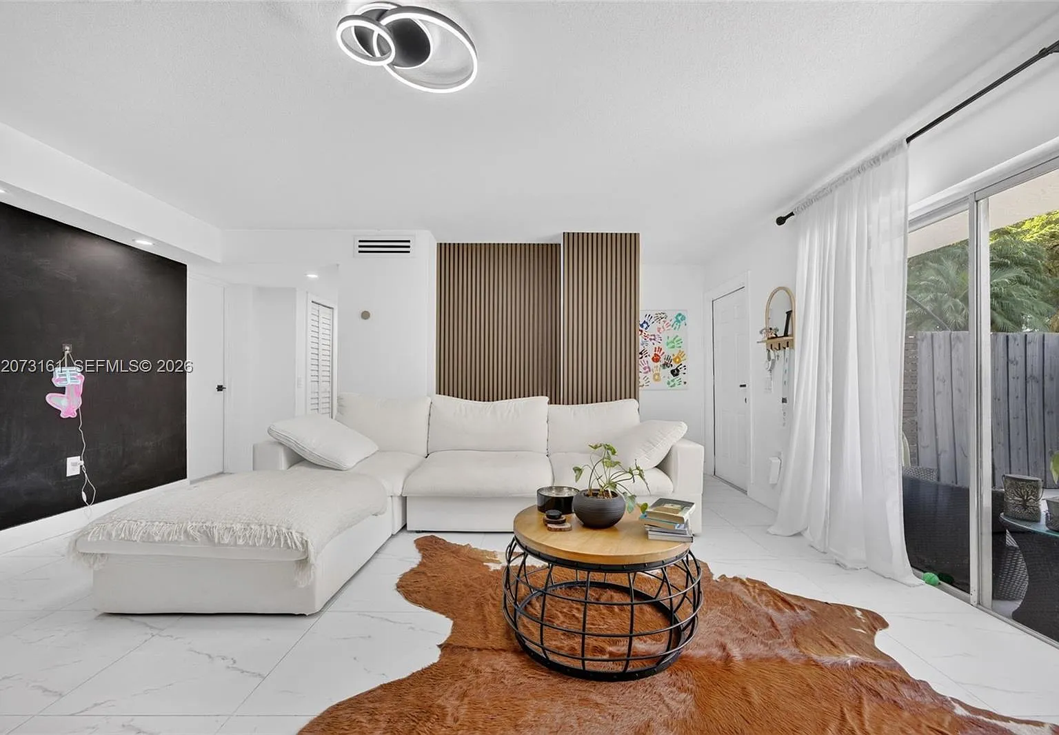 Lake & Tennis Villas Ph 1 — Photo 4