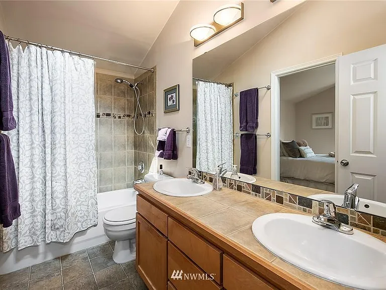 8505 Midvale Ave N #B — Photo 16