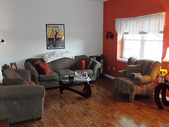 3rd image of 1004 Briarwood Dr