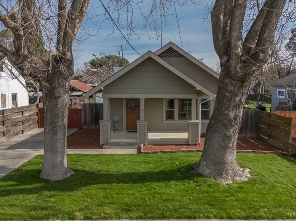 403 Davitt Ave, Oakdale, CA 95361