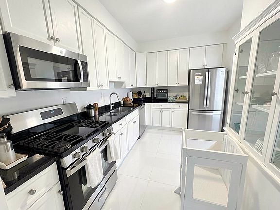 5th image of 8 Bergen Ridge Rd