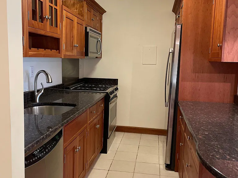 6 Whittier Pl #9E — Photo 11