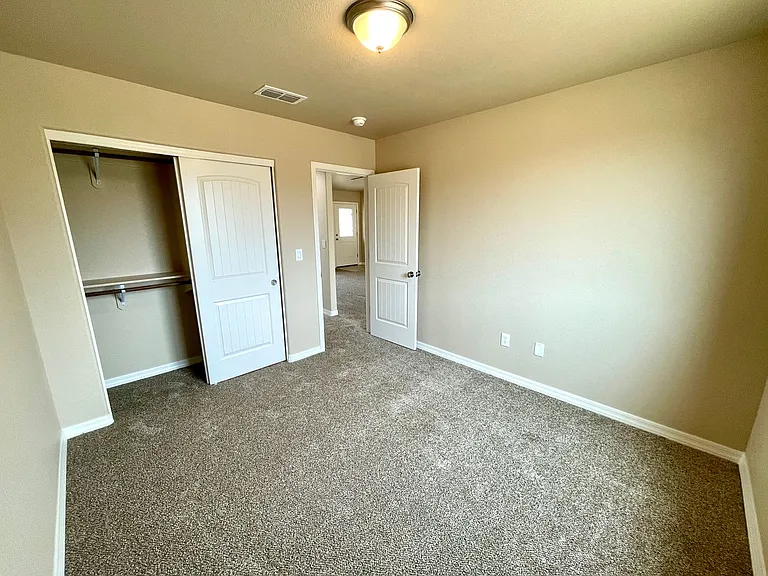 488 S Santa Rosalia — Photo 16