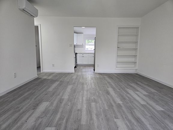 4th image of 115 Maple Dr