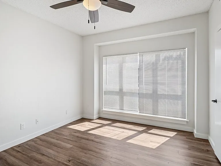Courtyard Condos — Photo 41