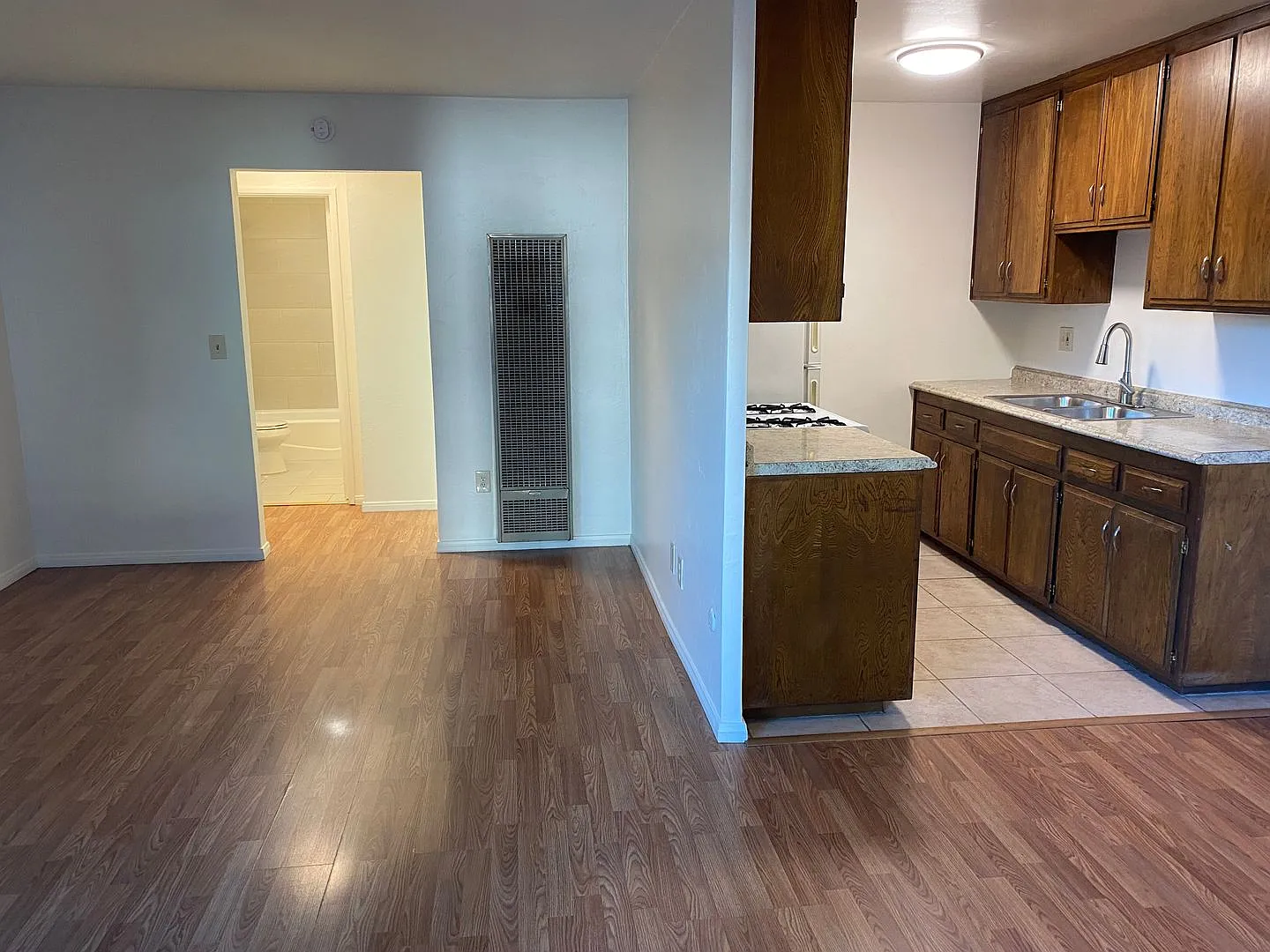 Spacious Apartment with TWO Parking Spots — Photo 2