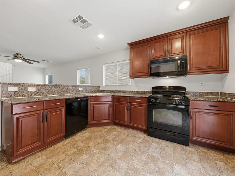 553 Brinkburn Point Ave — Photo 6