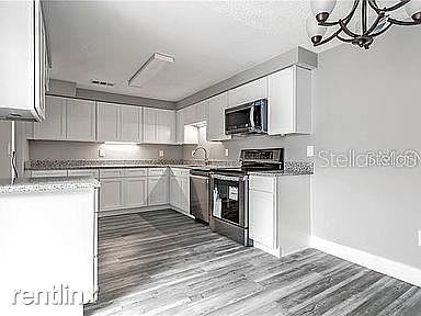 4th image of 1205R Winterberry Ln