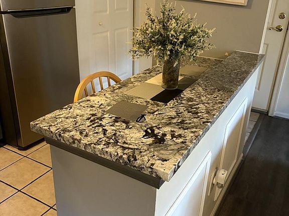 2nd image of 1302 Diamond Dr