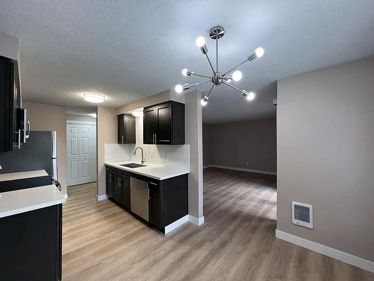706 Browning Ave S #4 — Photo 6