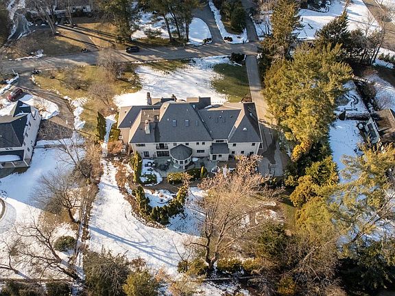 4th image of 621 Great Springs Rd