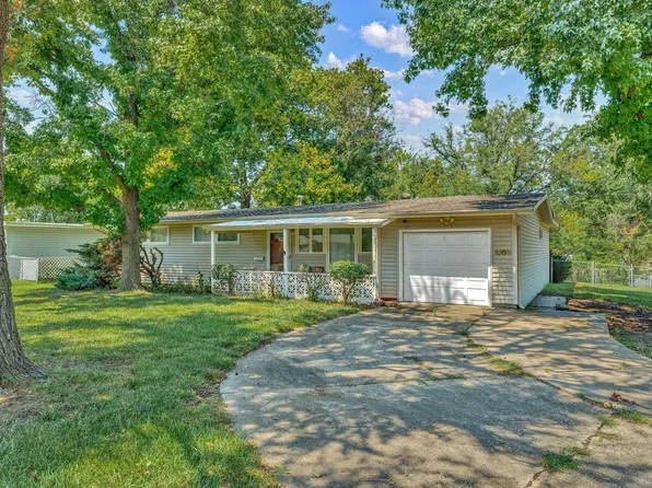 1300 SW Croix St, Topeka, KS 66611