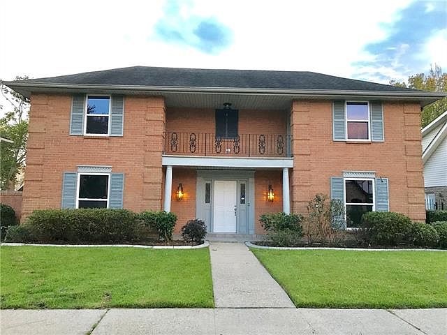 1st image of 33 Yellowstone Dr