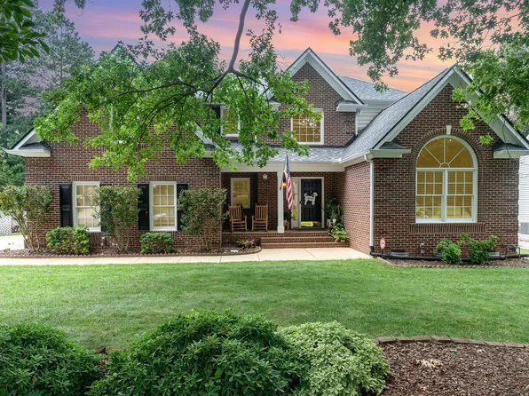 102 Forest Edge Dr, Cary, NC 27518