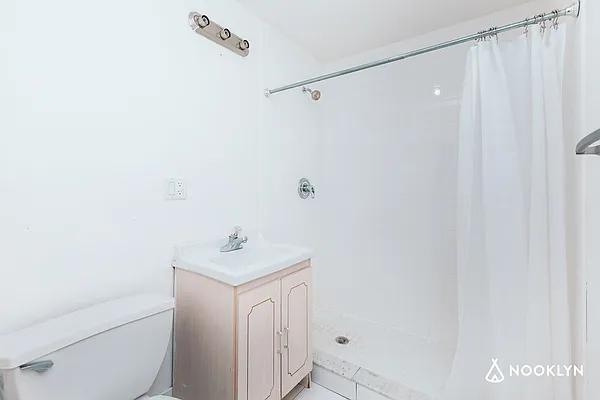 Rented by Nooklyn NYC LLC | media 24