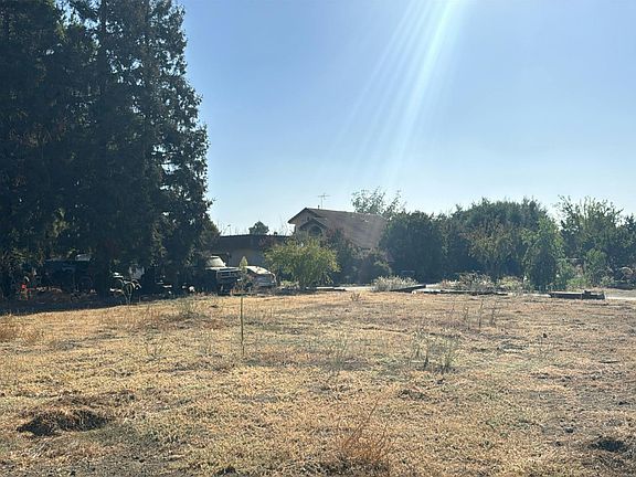 2nd image of 32905 Road 124