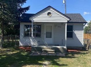 26661 Oakland St, Roseville, MI 48066