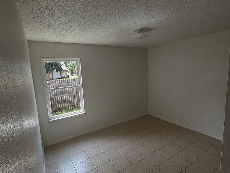 6610 S Yorktown Ave — Photo 8