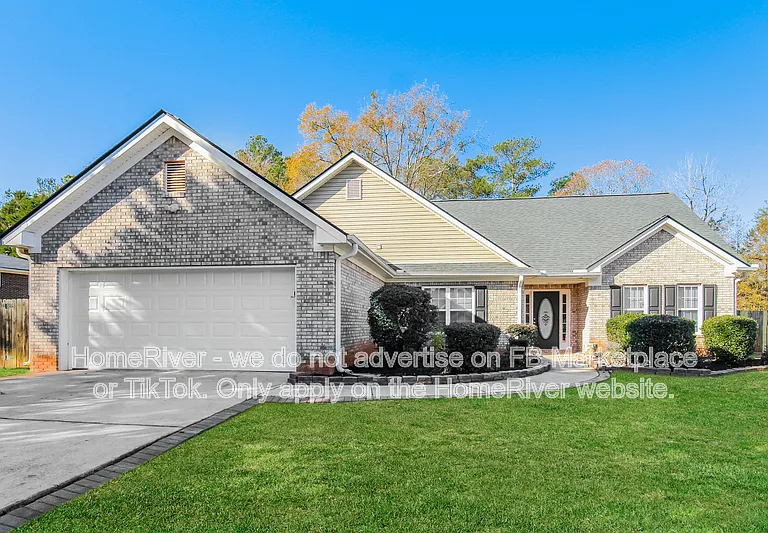 35 Chapman Way — Photo 1