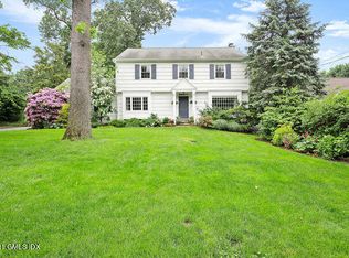 130 Woodside Dr, Greenwich, CT 06830