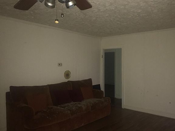 2nd image of 302 W Camel St